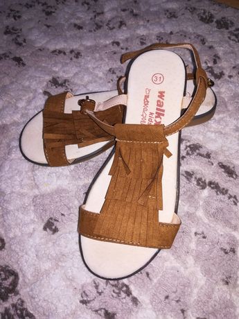 Nowe sandałki sandały  z frędzlami rozmiar 31