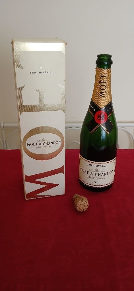 Garrafa Moet & Chandon, vazia