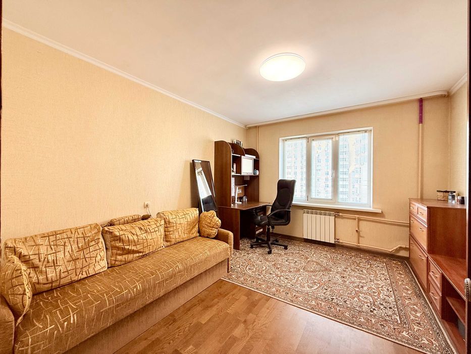 Продам 3 комнатная квартира улица Драгоманова 40Б метро Позняки