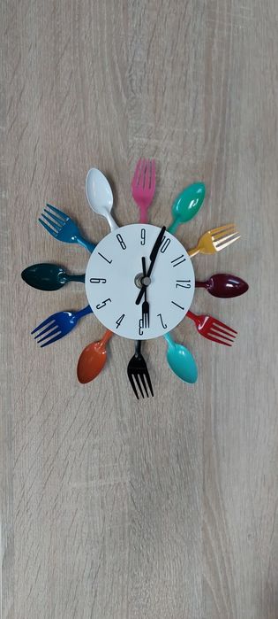 Zegar kolorowe sztućce