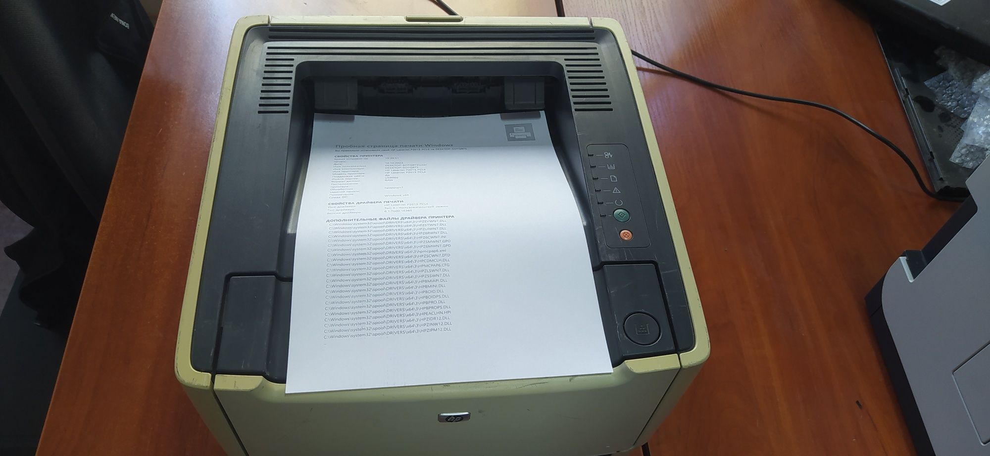Продам принтер б/у HP 2015