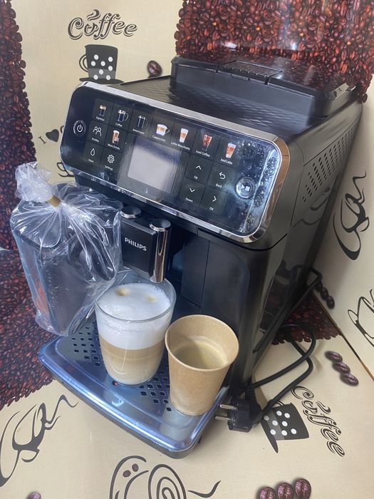 Кавомашина, кофемашина , кавоварка Philips LatteGo 5500