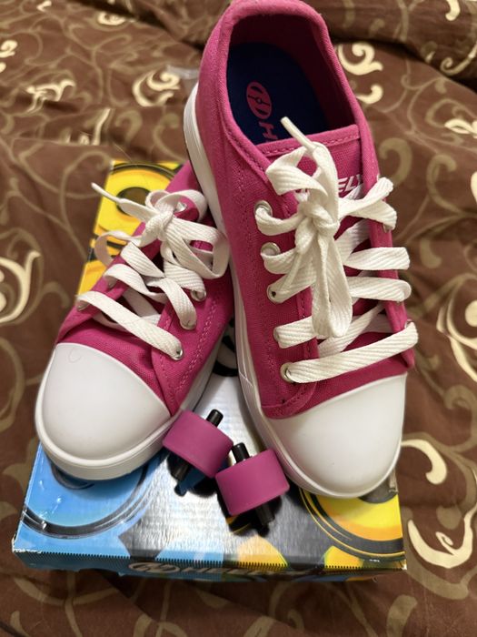 Кросівки ролики  НЕЕlYS нові в коробці з відкруткою