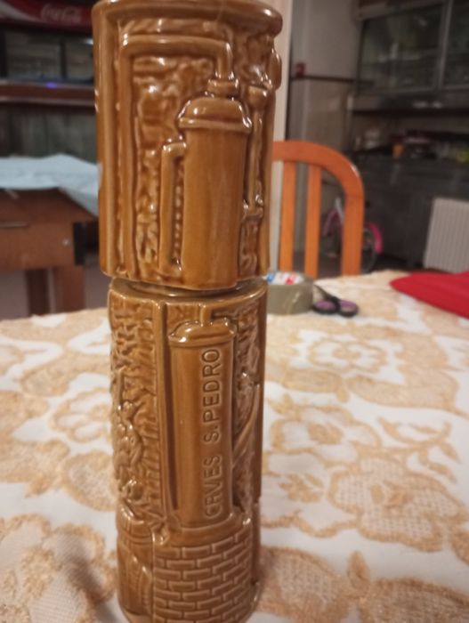 Garrafa antiga de loiça