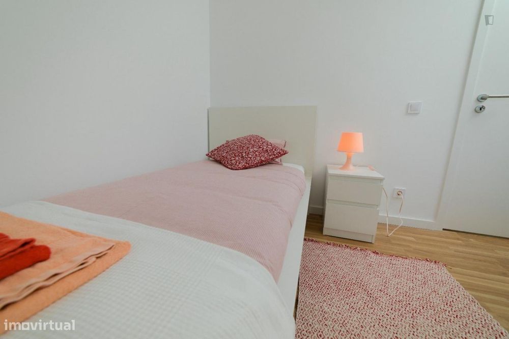 684813 - Quarto com cama de solteiro em...