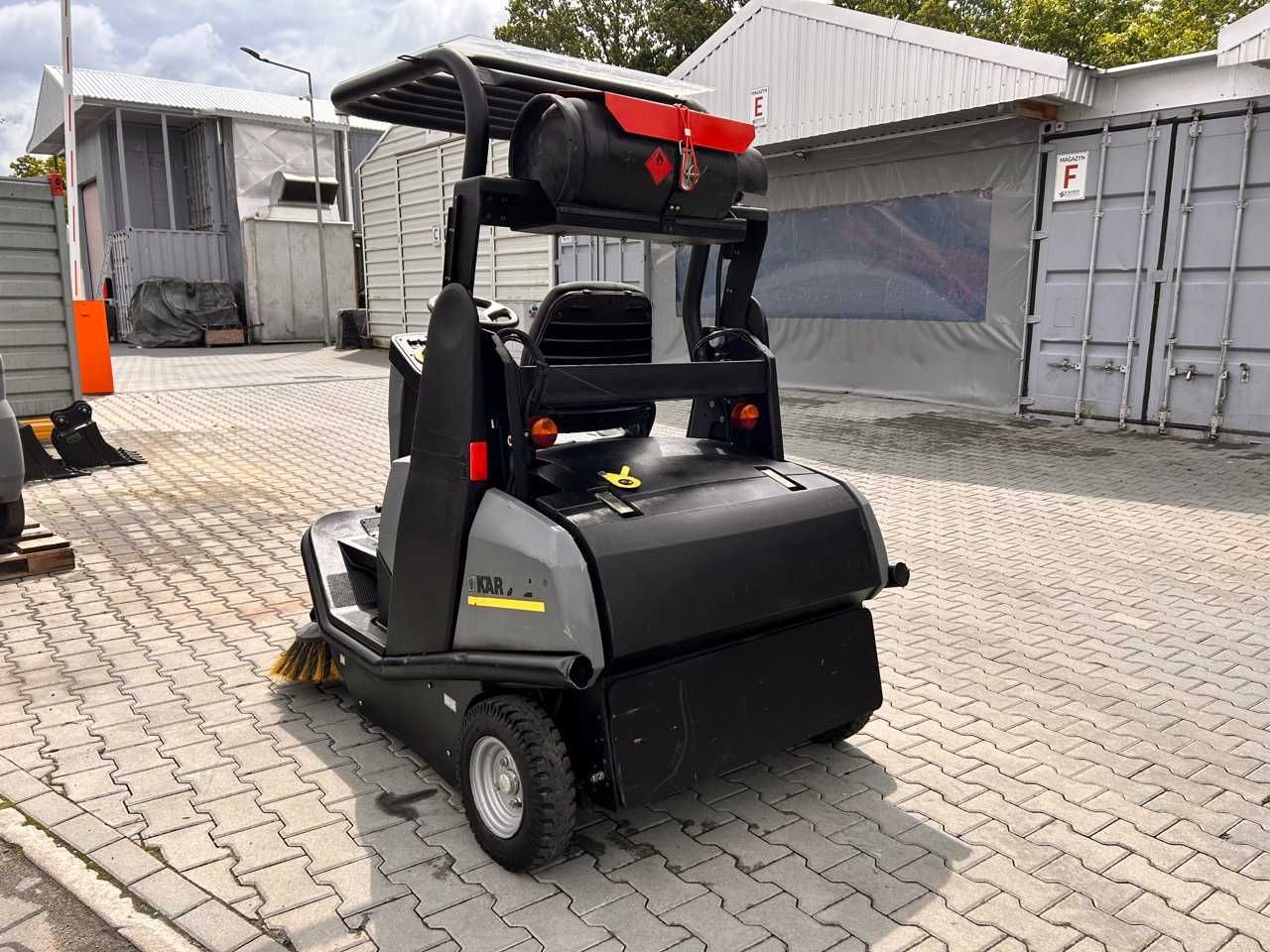 zamiatarka przemysłowa Karcher KM 120/150 R LPG 2015r