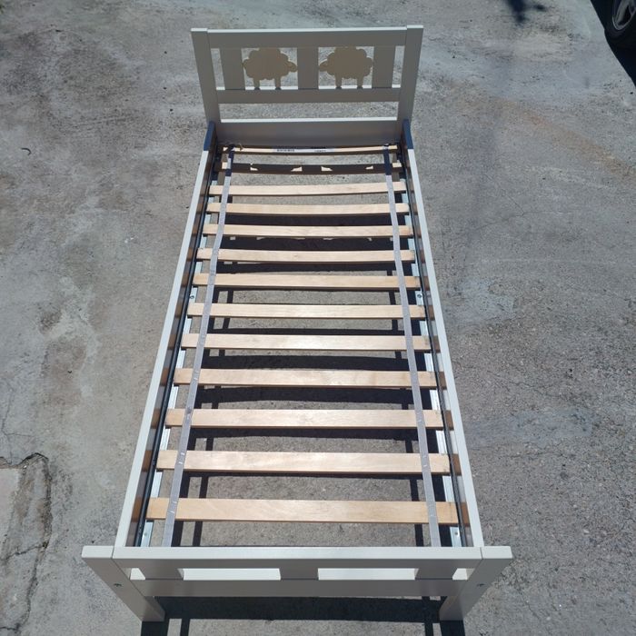 1 Cama de criança ikea