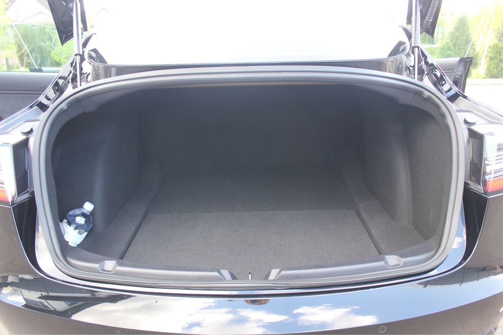 Tesla Model 3 SR+