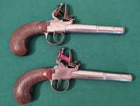 Par de pistolas de silex  estilo escocês do final do século XVIII