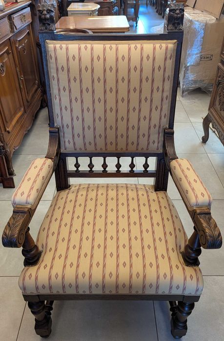 Piękny dębowy fotel