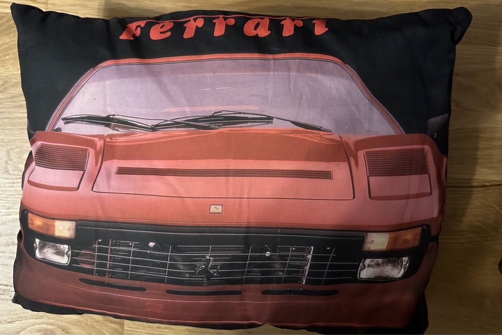 Подушка Ferrari в машину