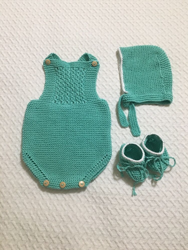 Conjunto em tricot, fofo, touca e carapins, novo, feito à mão