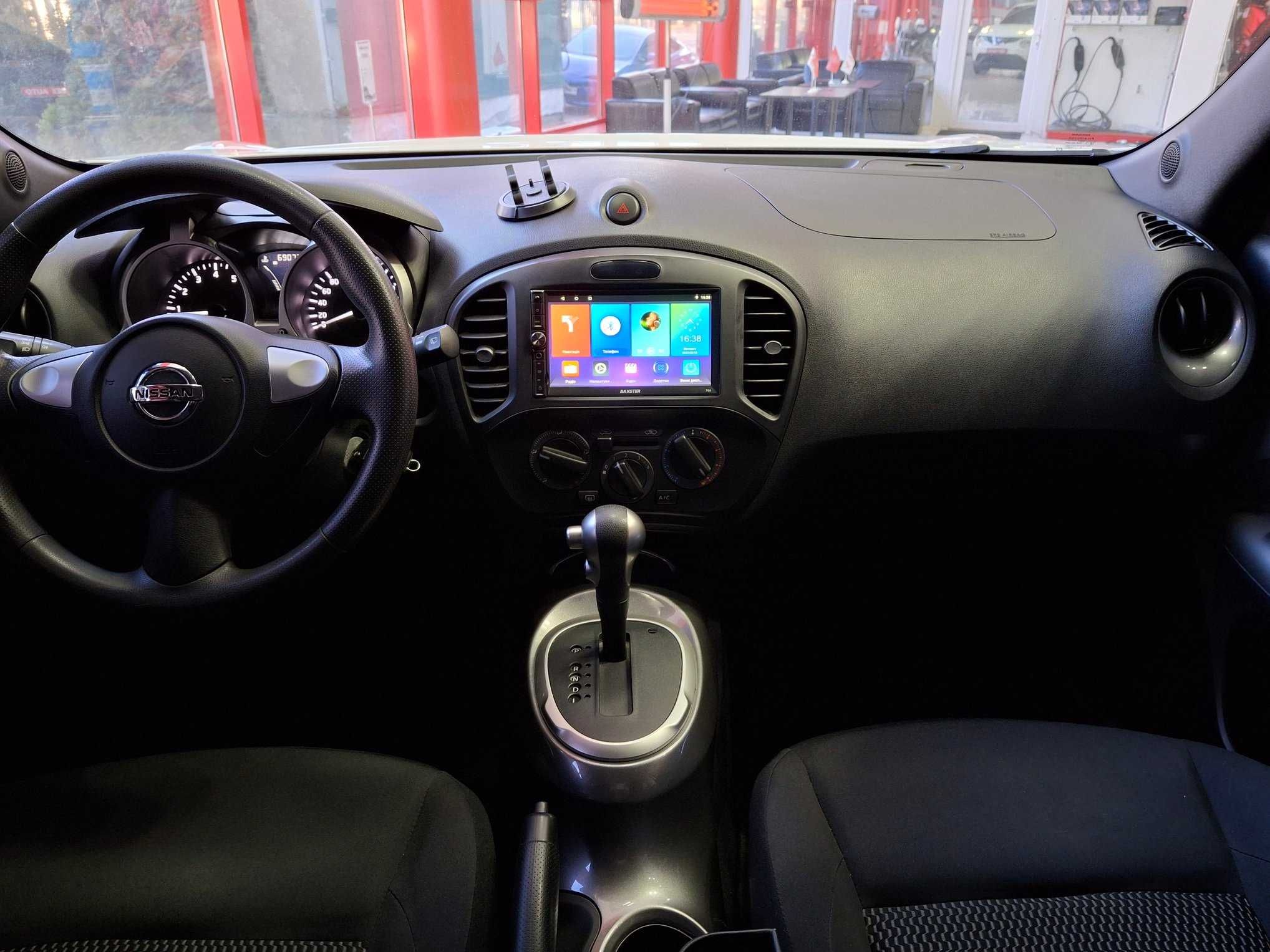 Автомобіль Nissan Juke 2019 року
