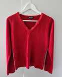 Czerwony sweter damski Ellie Louise z ozdobnym dekoltem, M