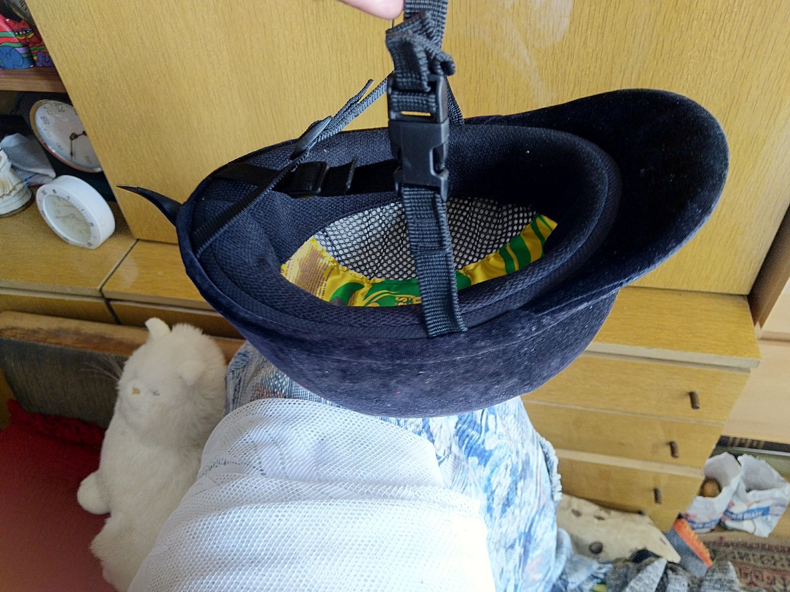 Kask jeździecki Charles Owen.