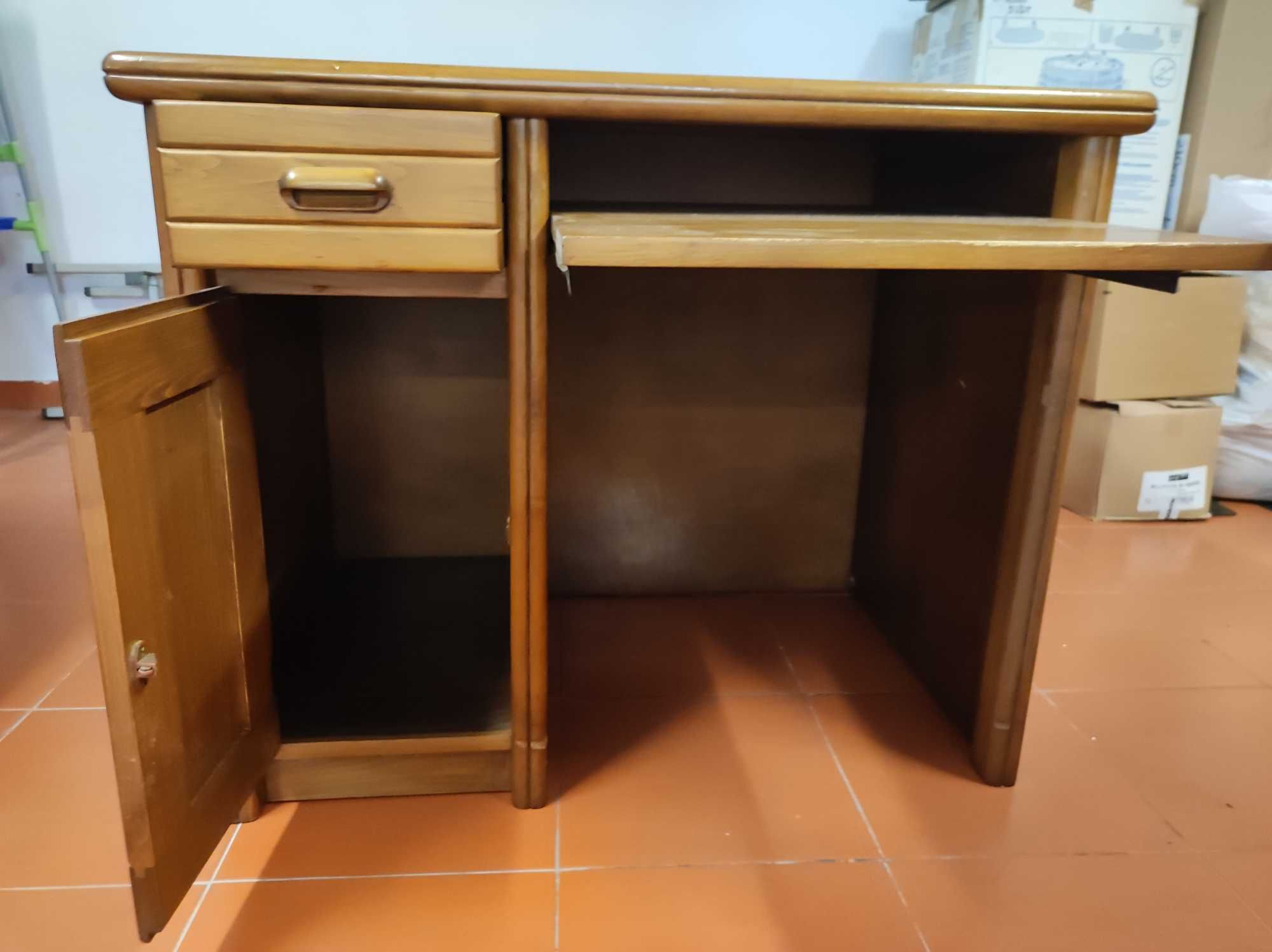 Secretária em Pinho Mel maciço de elevada qualidade
