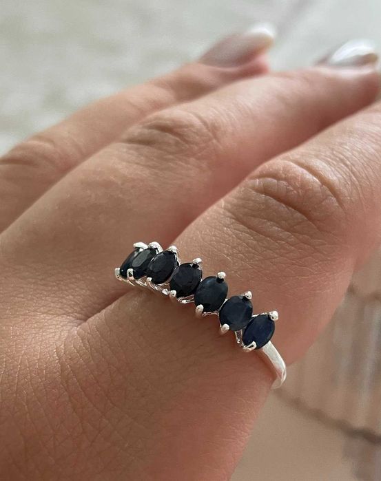 Серебряное кольцо "вечность" с синим сапфиром. Размер 19.25: