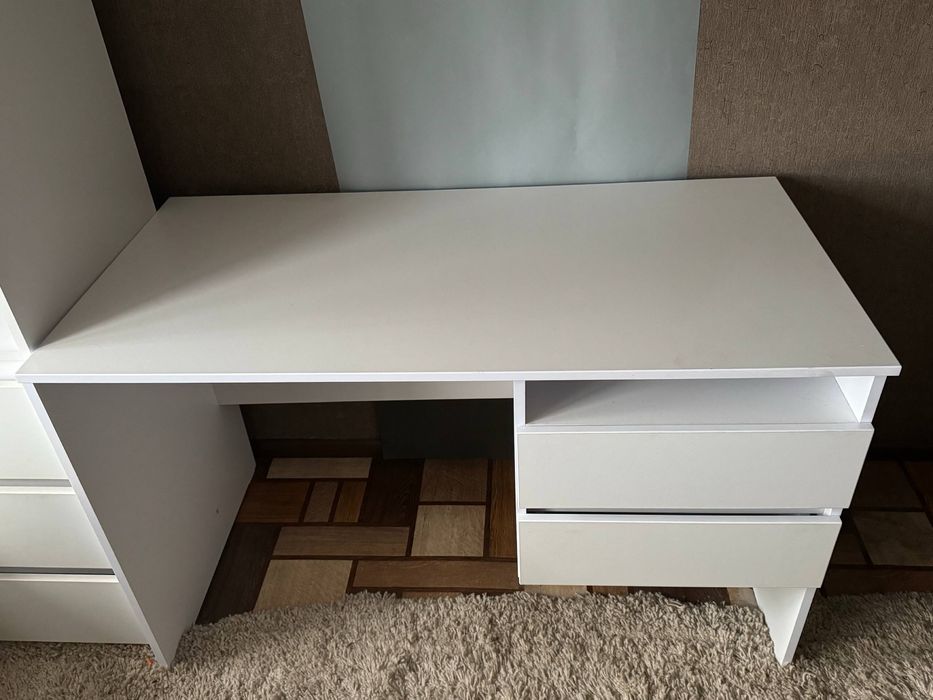 Продаю стіл і пенал, можна окремо