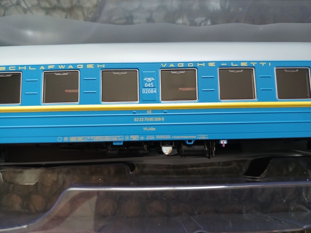 Пассажирский спальный вагон WLABm  УЗ Piko H0(1:87)