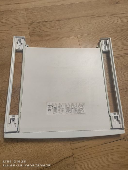 Łącznik pralki z  suszarką BOSCH WTZ11400 z wysuwaną półką.