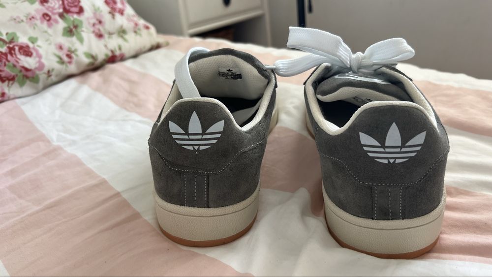 Ténis Campus adidas com etiqueta