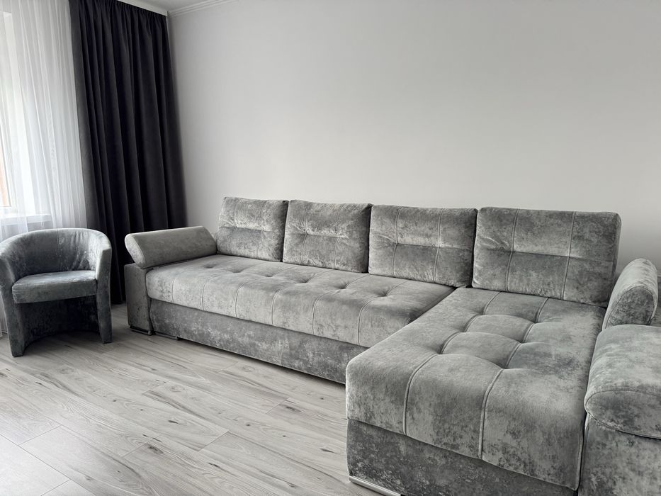 Кутовий розкладний диван з кріслом.