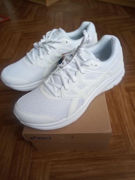 Кроссовки ASICS.