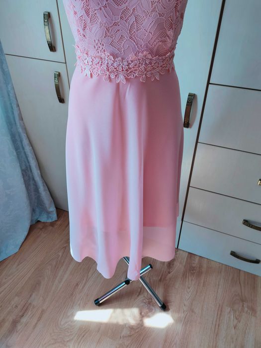 NOWA pastelowo-różowa szyfonowa sukienka z koronką r. 40/42 Bodyflirt