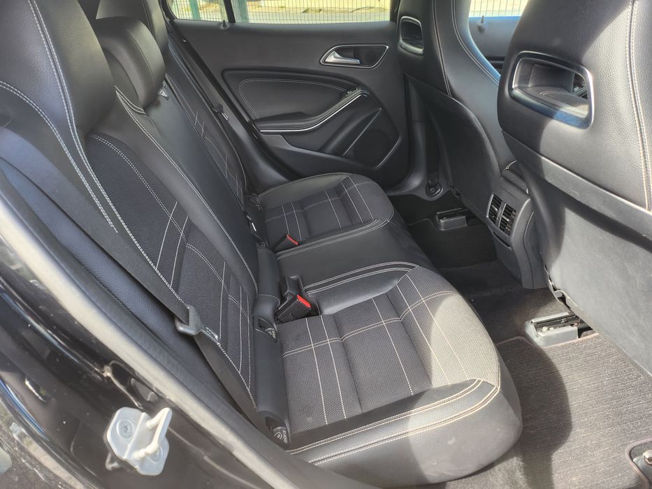 Mercedes-Benz GLA 180 (CDI) d Style C/ Teto Panoramico