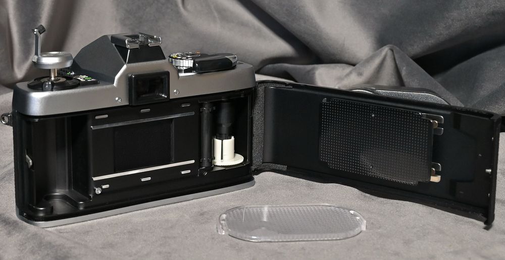 Minolta. Przepiękna! plus lampa, pasek i baterie