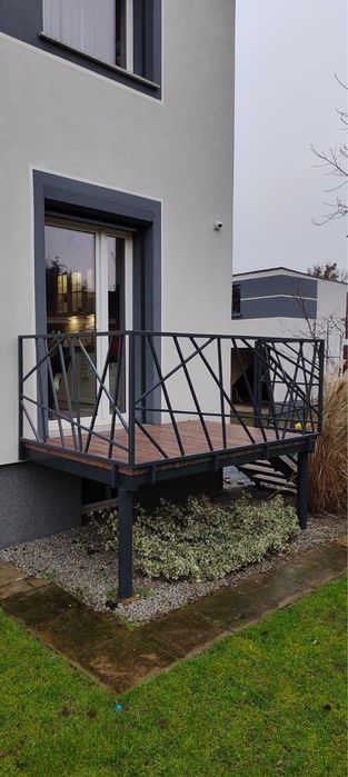 Balkon zewnętrzny, francuski, balustrada schodowa, ażurowa