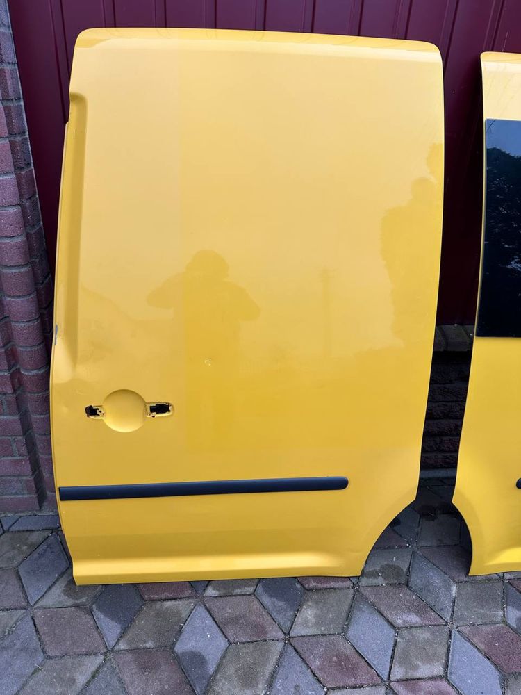 Дверка Двері Бокова здвижна ліва права VW Volkswagen Caddy