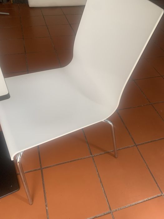 5 mesas e 10 cadeiras