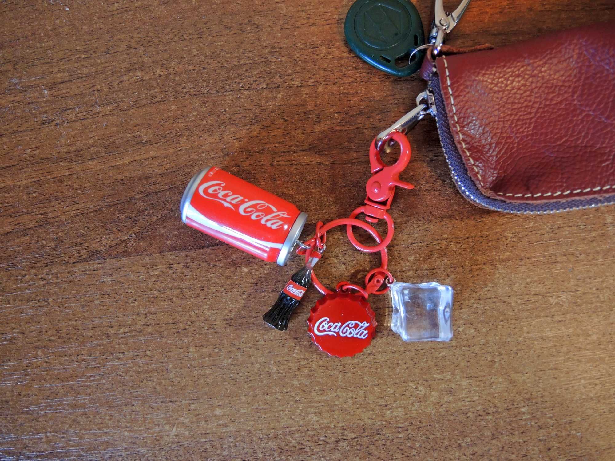 Брелок Coca Cola Кока Кола з 4 підвісками подарунок прикраса ключі
