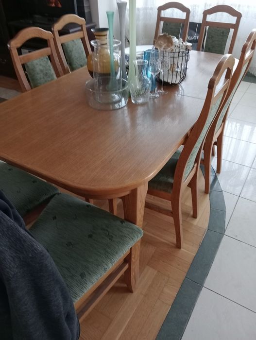 Stół dębowy z krzeslami