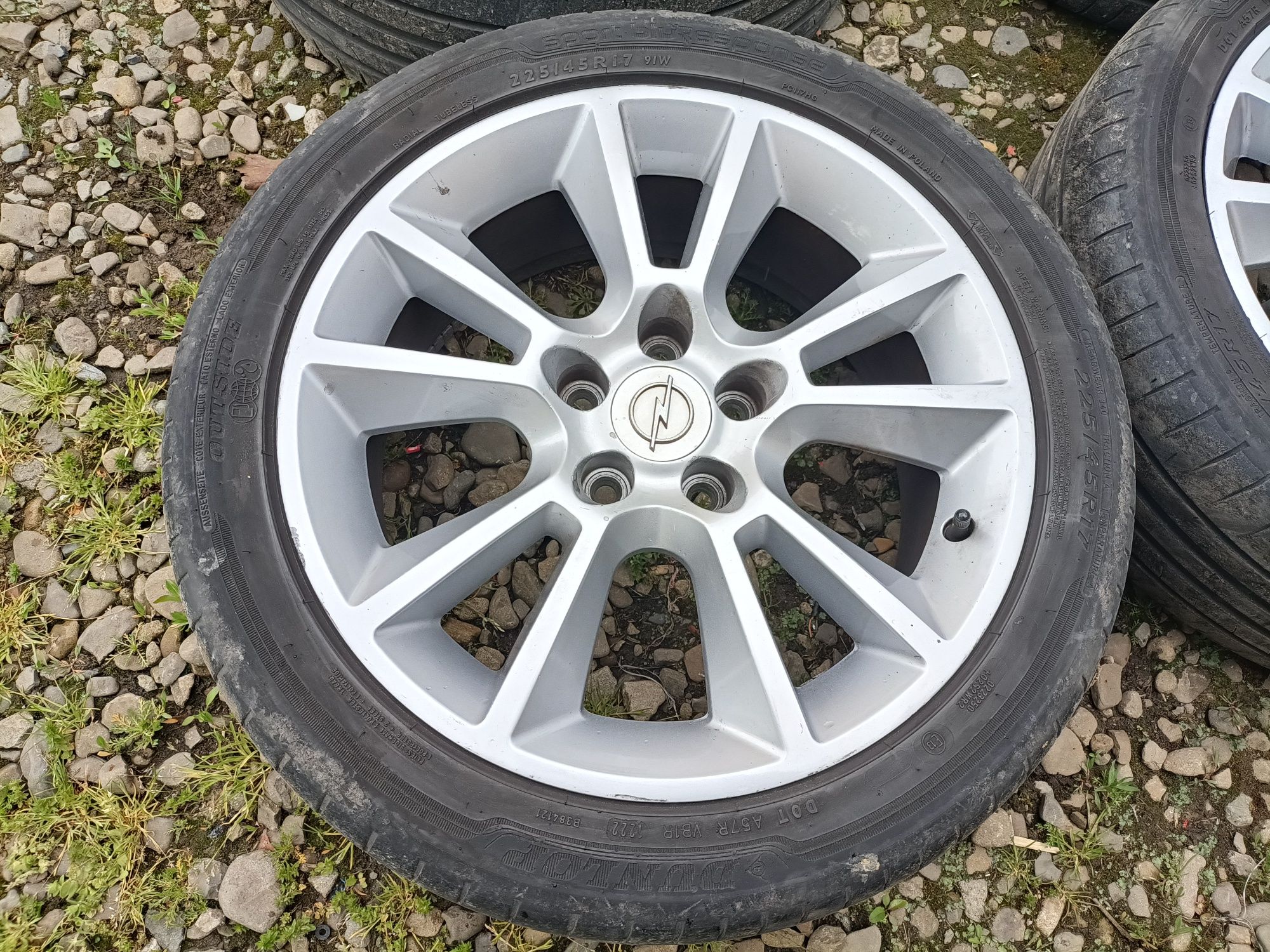 Felgi 17' Opel Astra H, Vectra C, Zafira B 5x110 ET35 z oponami Dunlop