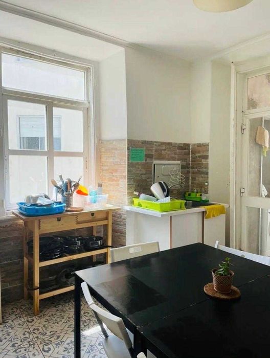 Quarto casal Av 5 Outubro sem caução entrada imediata