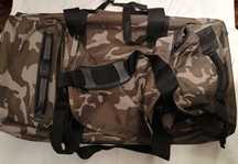 Torba Podróżna Eastpak 218 Nu Camo Moro 55 Litrów 60x30x25cm 3kg Kółka