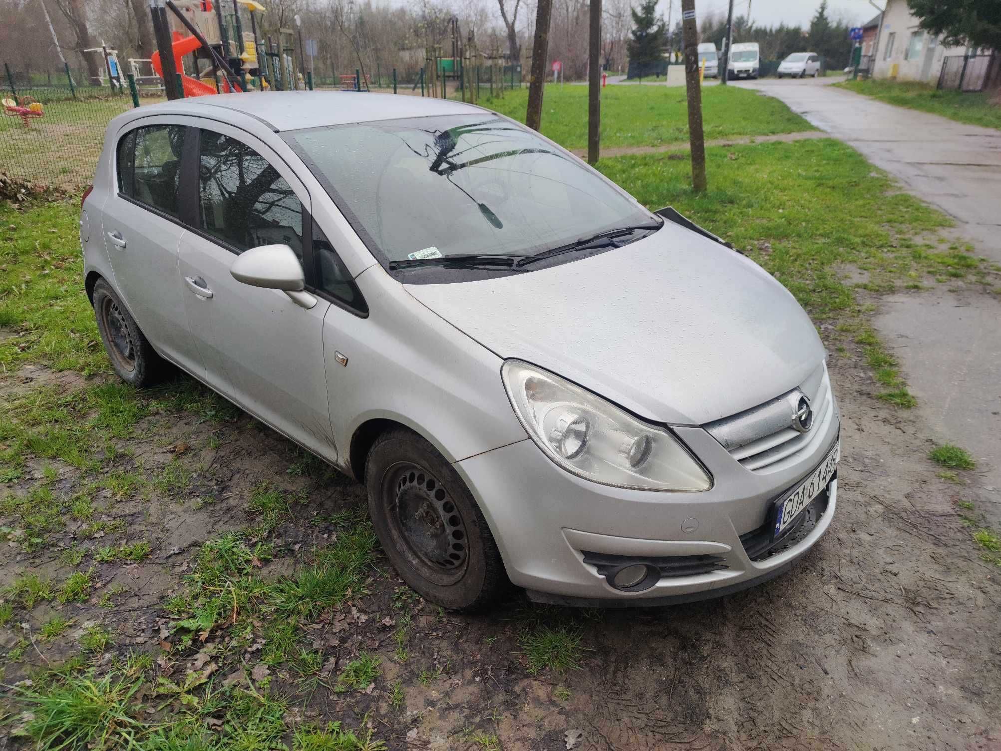 opel corsa 2008 lekko uszkodzone