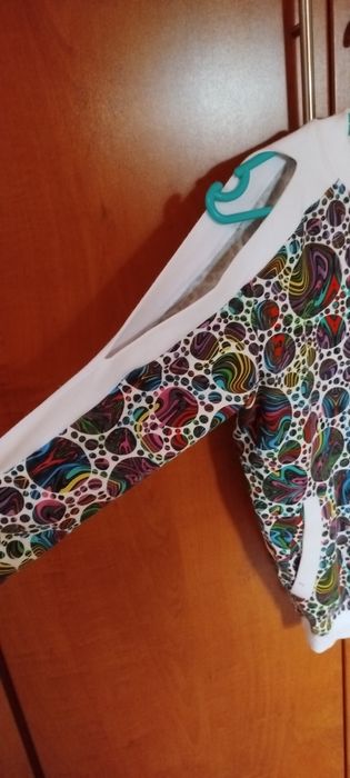 Vippi letnia bluza w kwiaty odkryte ramiona
Długość 63 cm
Pachy 49 cm