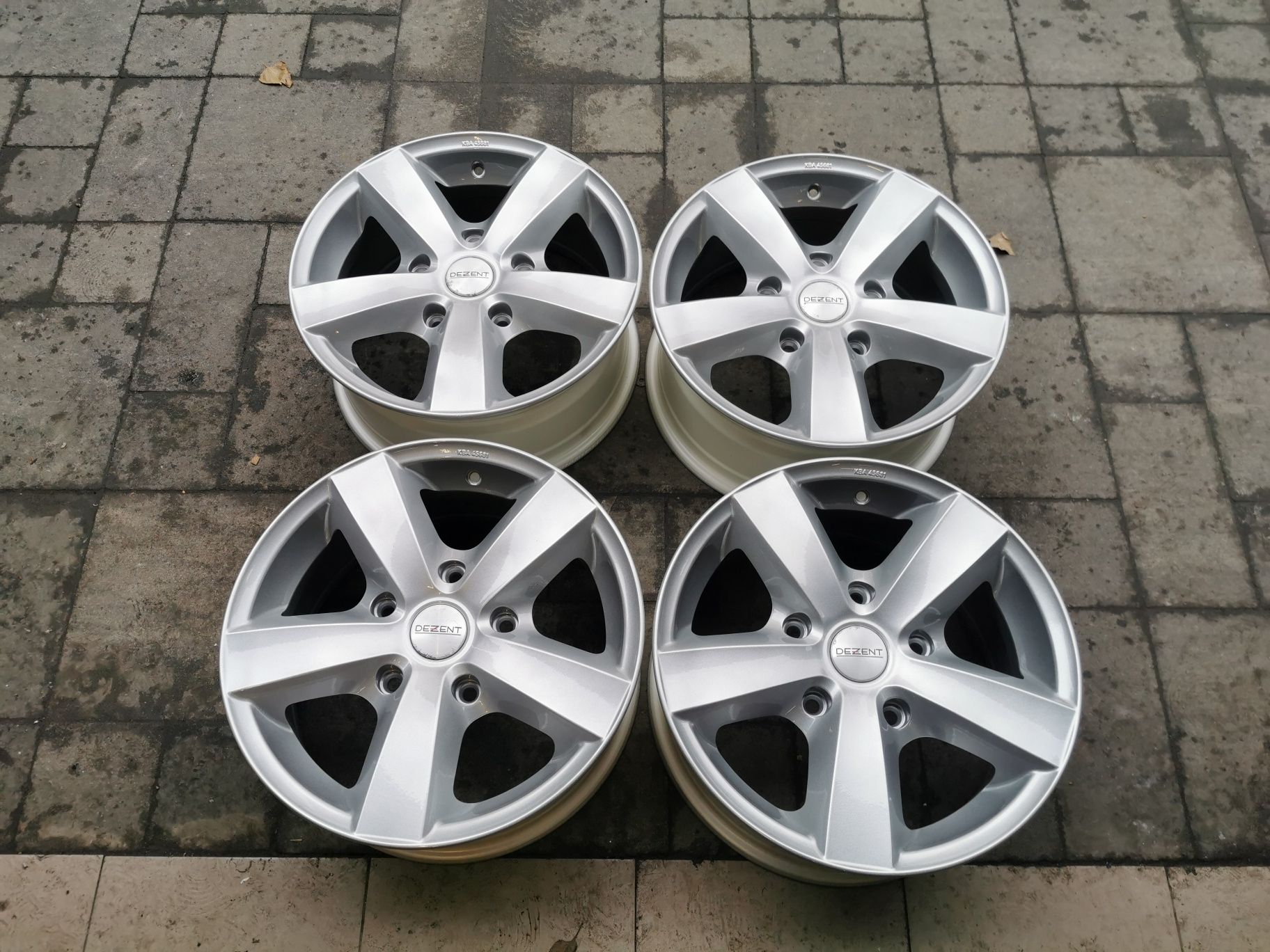 Диски Dezent R16 5*150 Kia