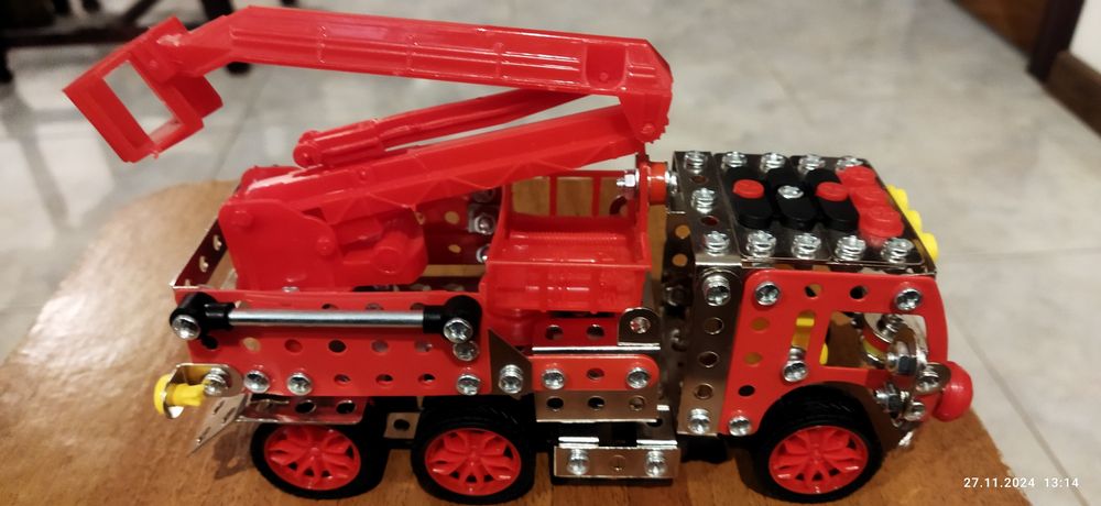 Модель автомобиля конструктор