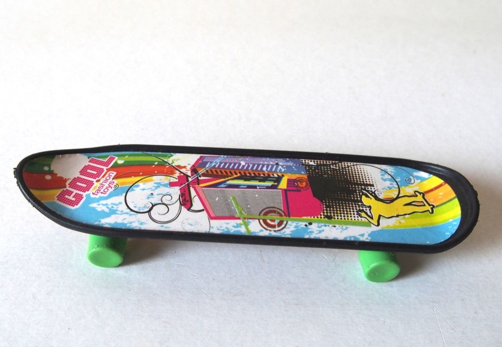 mini skate / fingerboard / Cool Fashion Toys