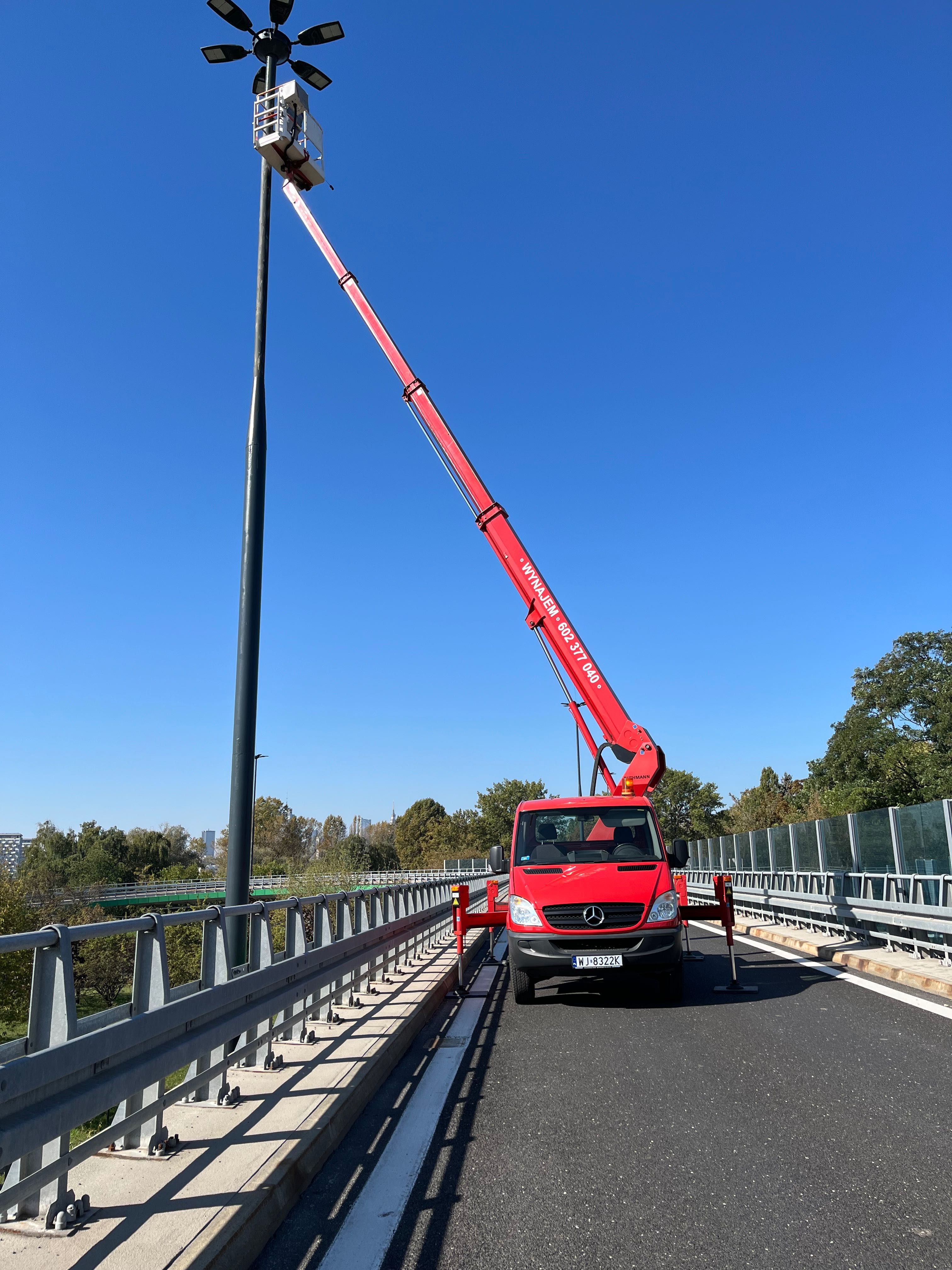 Wynajem podnośnik koszowy 22 metry, zwyżka Warszawa i okolice