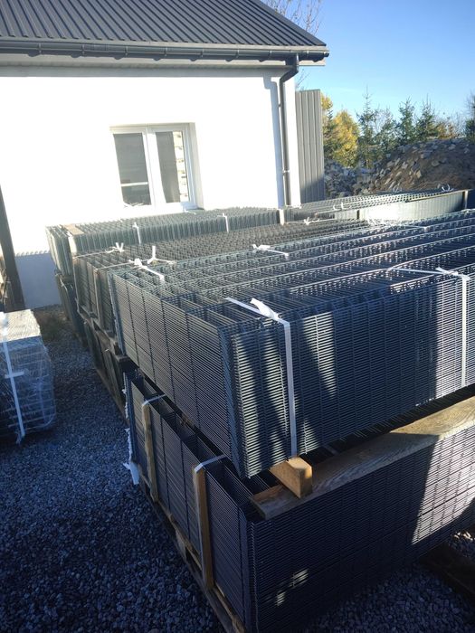 Panele ogrodzeniowe 3D, słupki ,obejmy ,mocowania do podmurówki/słupka