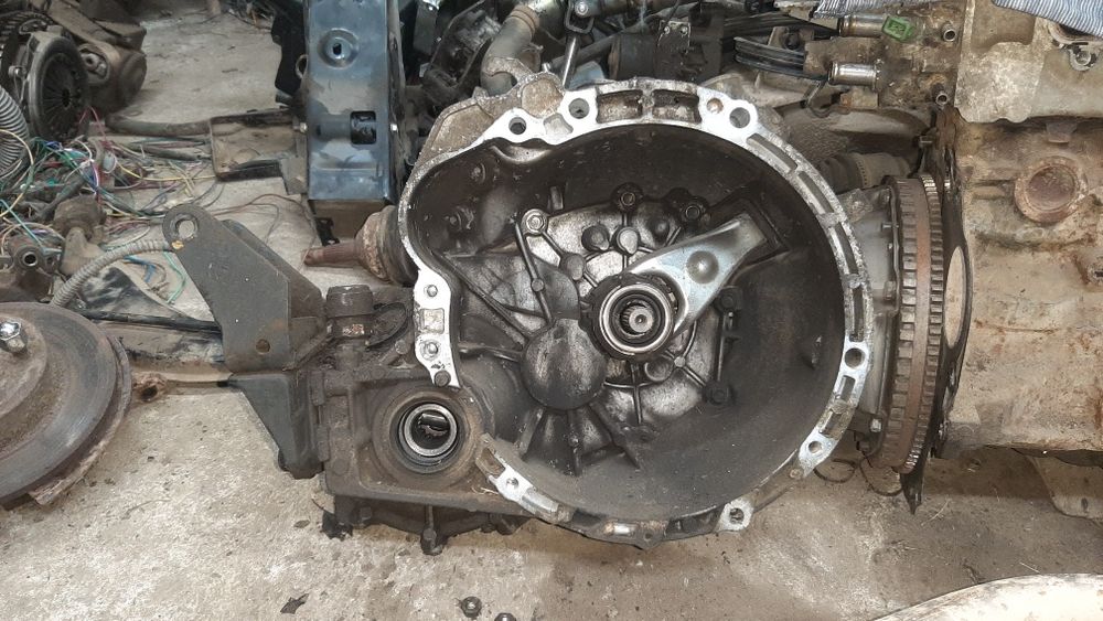 КПП Джилі Geely CK під ремонт, відломане кріплення.
