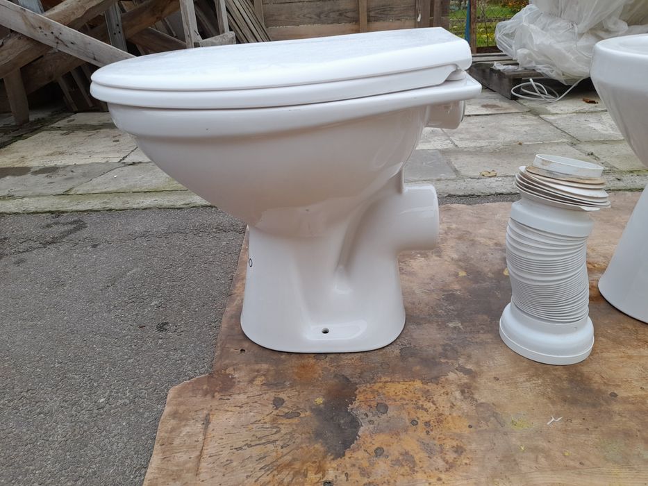 Унітаз + гофра. Чисті. Осокорки.