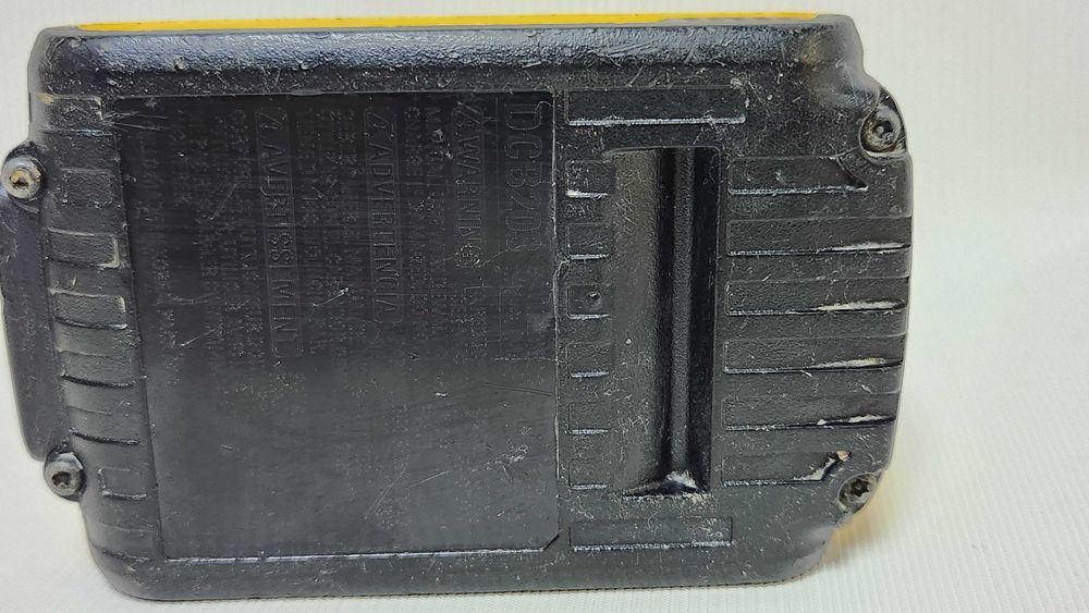 Акумулятор Dewalt DCB203 2ah 2020 рік з США оригінал