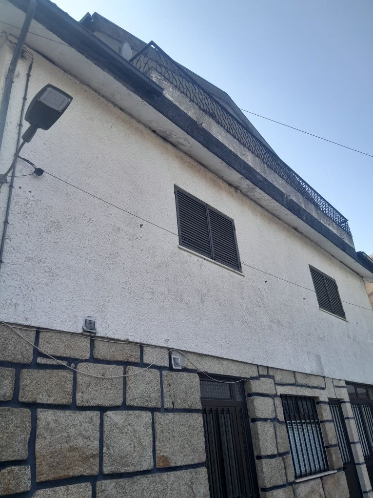Vende-se Moradia