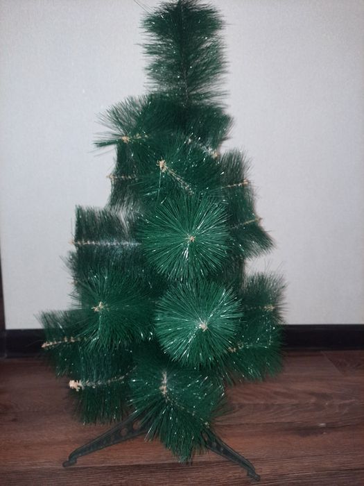 Штучна ялинка не велика